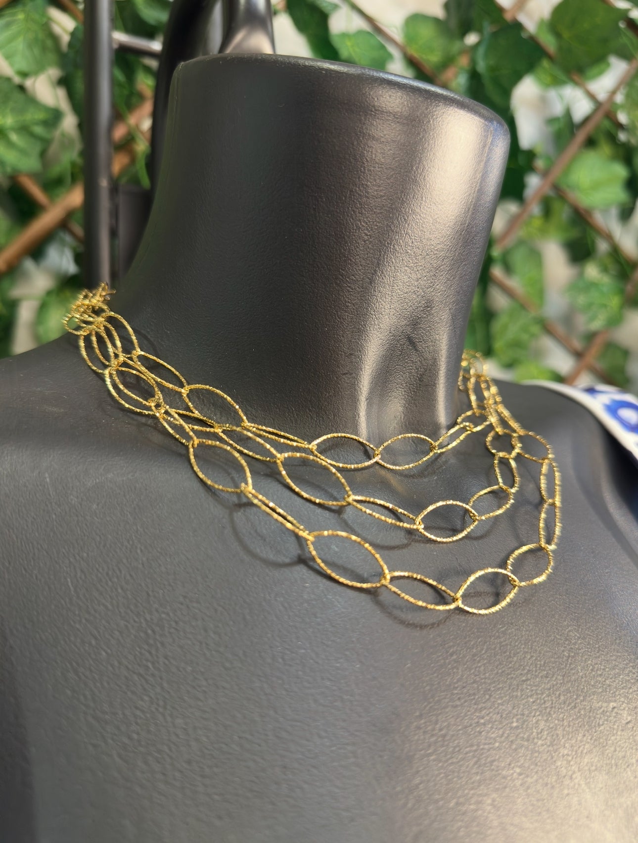 Gold-colored circle necklace