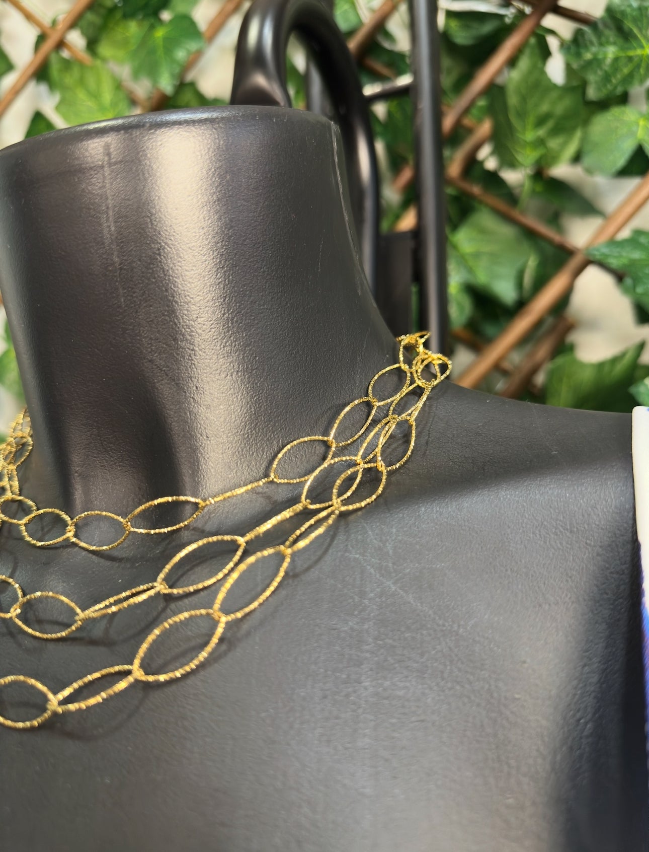 Gold-colored circle necklace