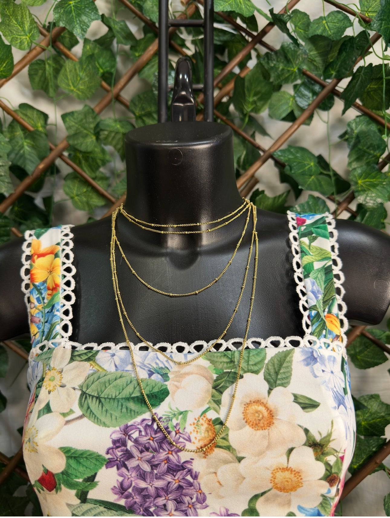 Gold and silver colored necklace