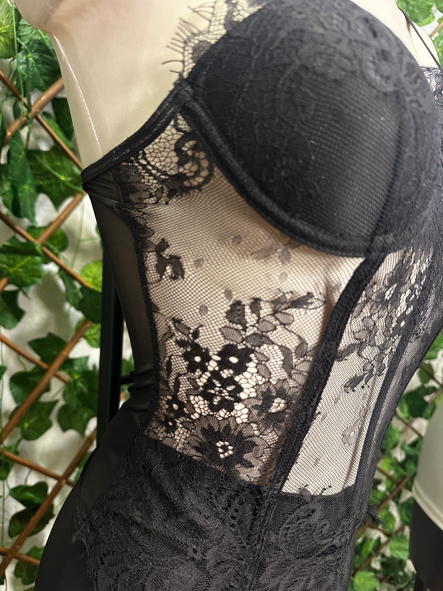 Corsetto in Pizzo Bianco e Nero