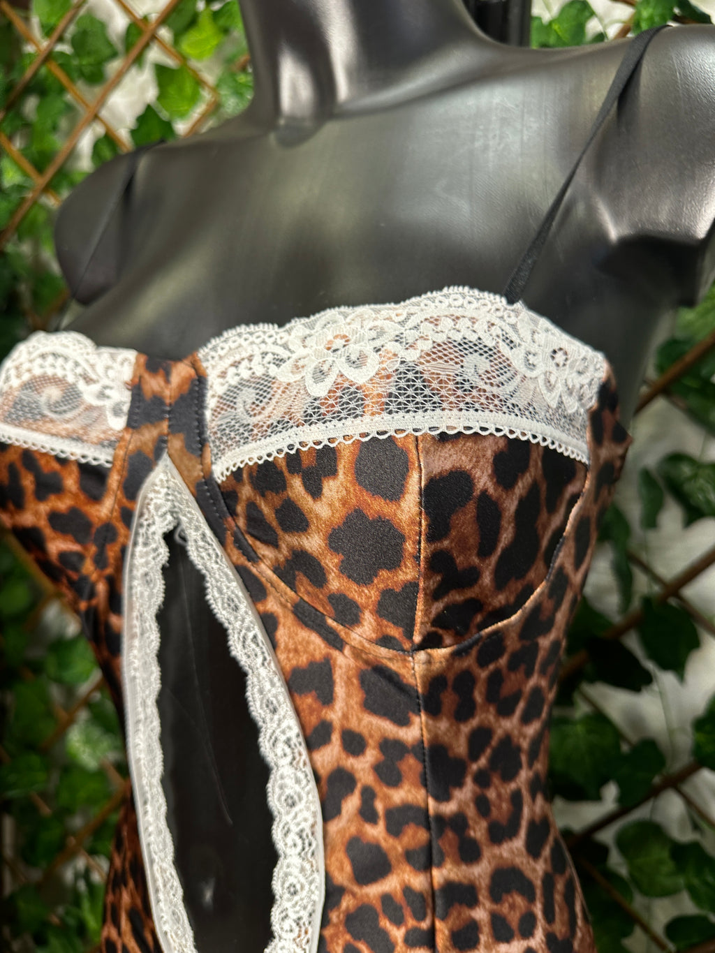 Vestito lungo con leopardato con apertura sulla pancia | TU