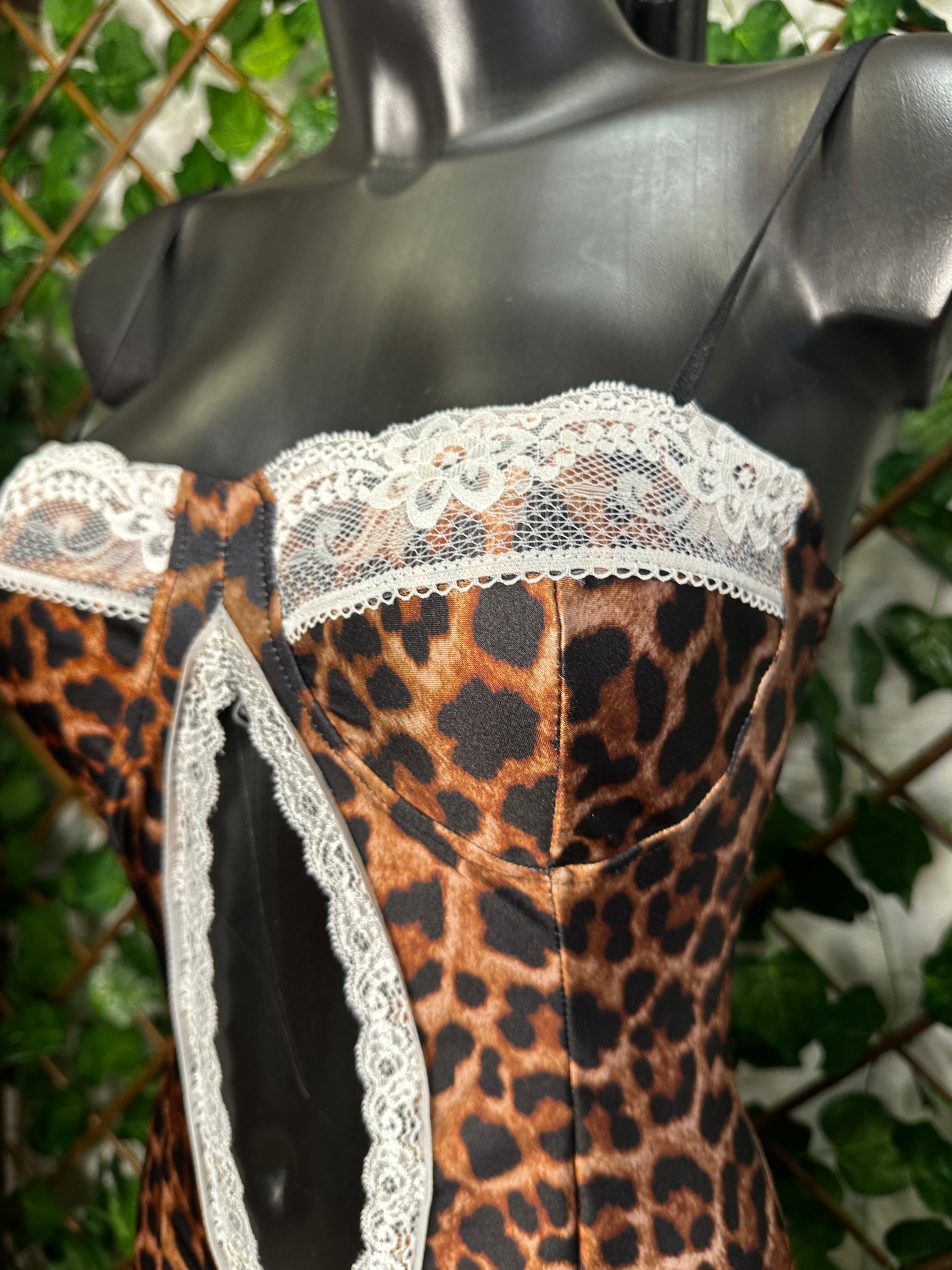 Vestito lungo con leopardato con apertura sulla pancia | TU