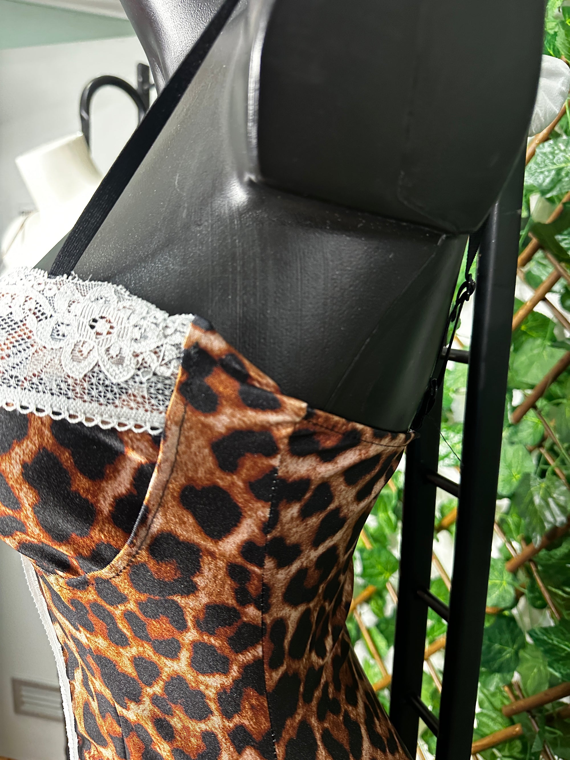Vestito lungo con leopardato con apertura sulla pancia | TU