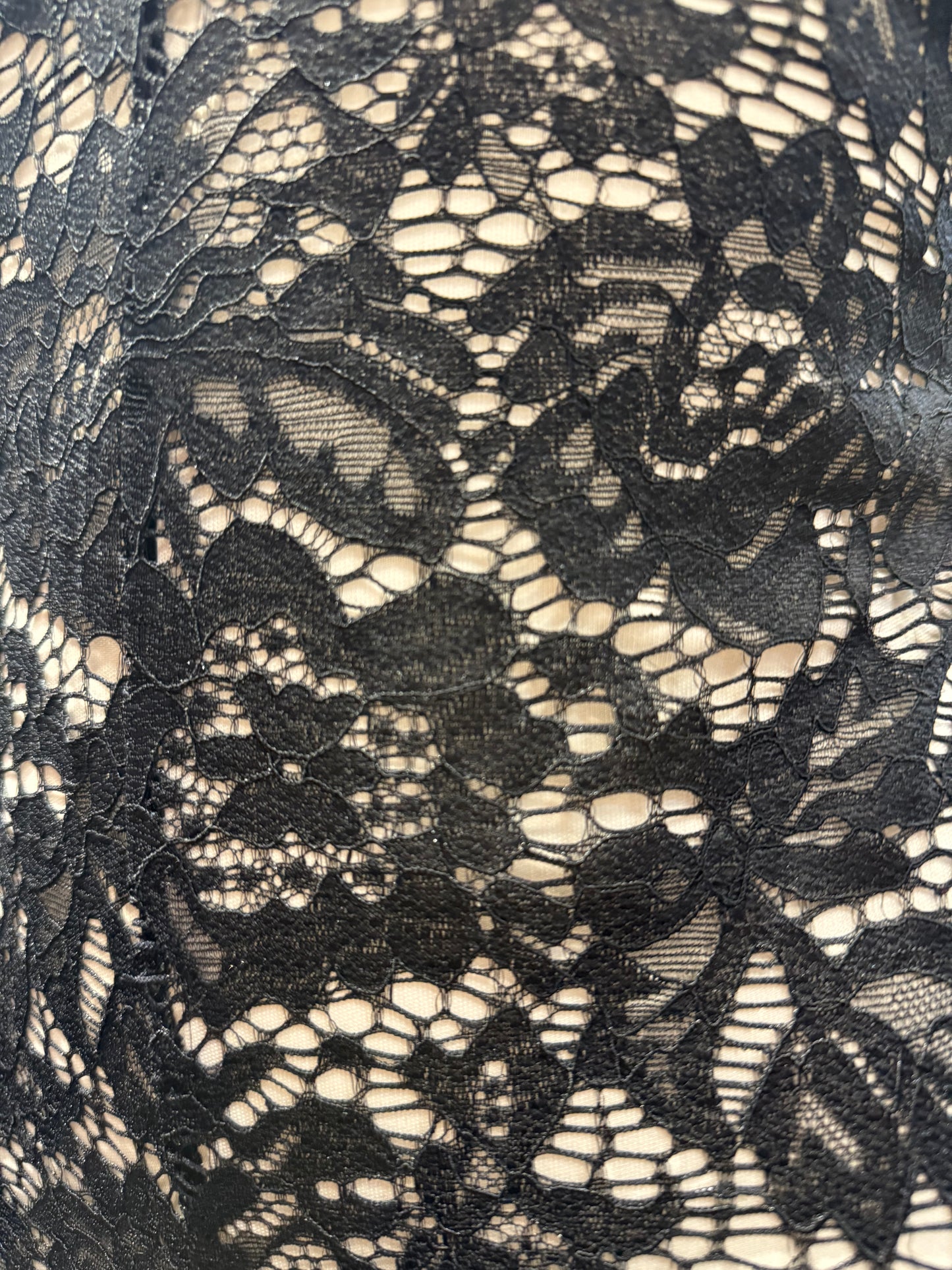 Tuta Intera in Pizzo Floral – Sensualità Notturna