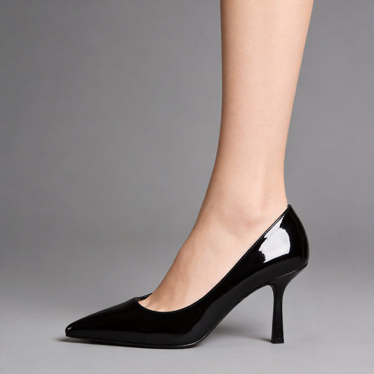 Décolleté "Essential Gloss" – Raffinatezza in Vernice a Punta Sfilata