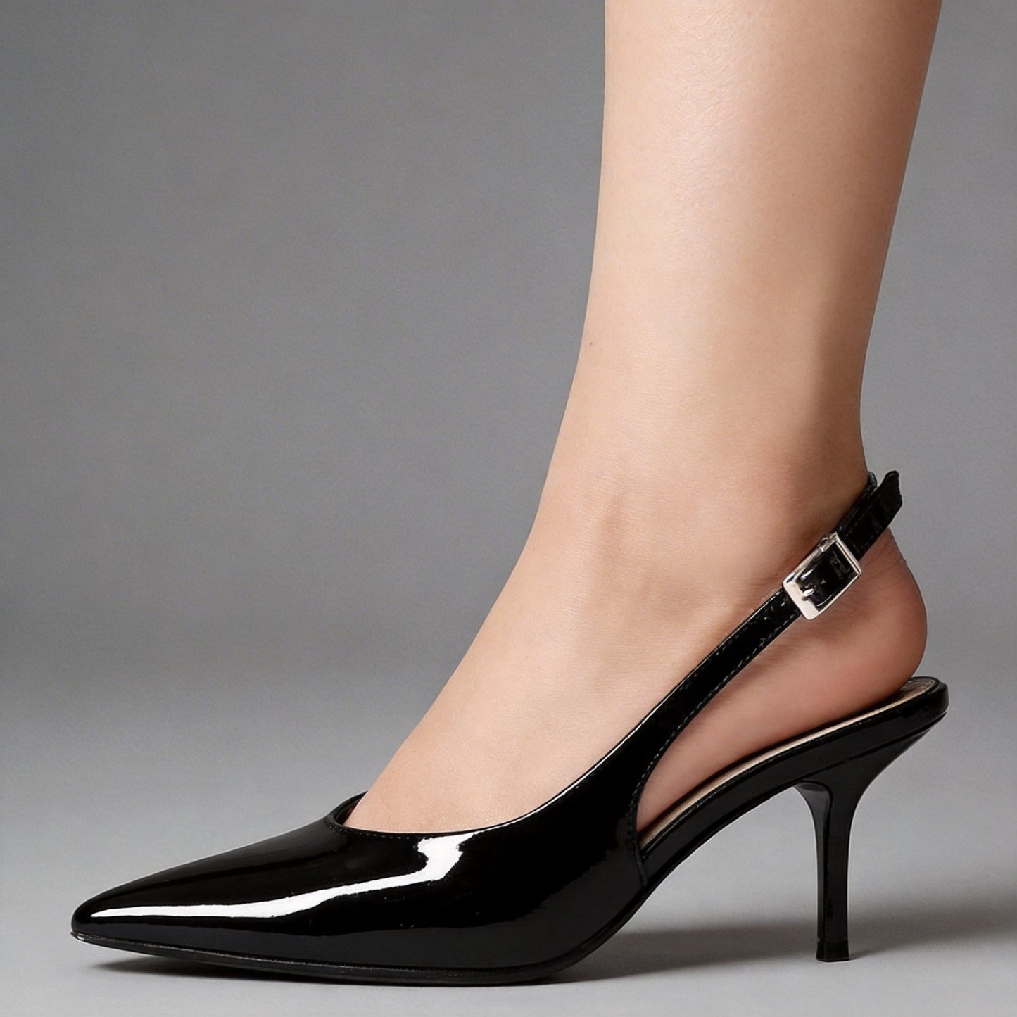 Slingback "Chic Gloss" – Raffinatezza in Vernice con Tacco Kitten