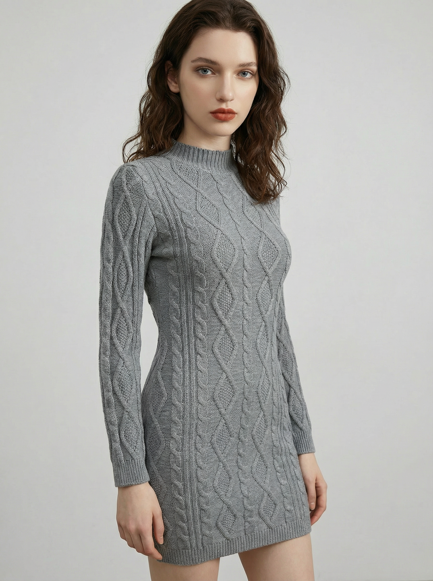 Mini-abito in maglia a trecce schiena scoperta – MISTERIOSO CALORE