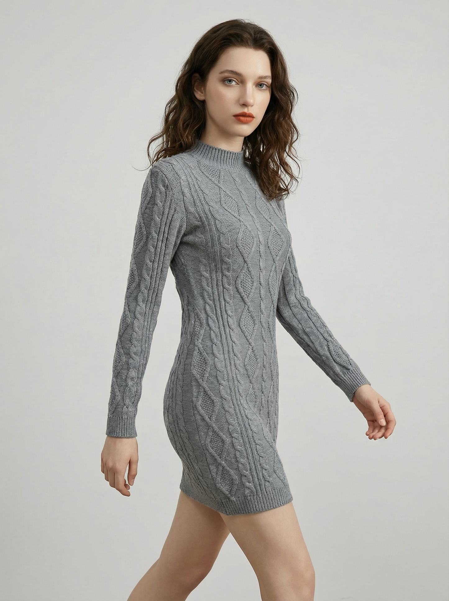 Mini-abito in maglia a trecce schiena scoperta – MISTERIOSO CALORE