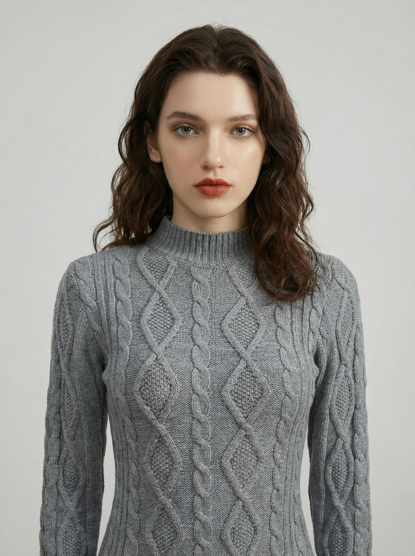 Mini-abito in maglia a trecce schiena scoperta – MISTERIOSO CALORE