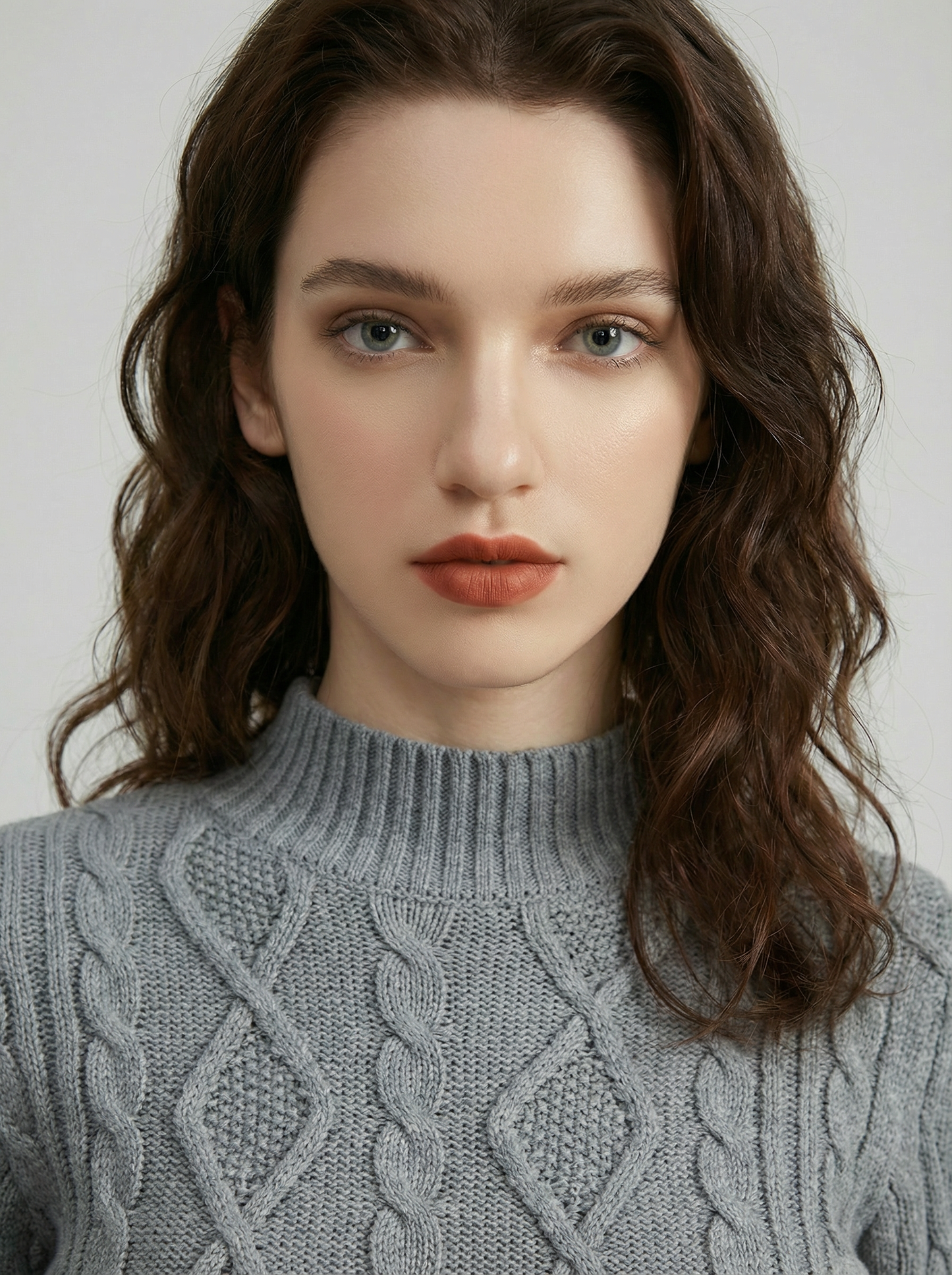 Mini-abito in maglia a trecce schiena scoperta – MISTERIOSO CALORE