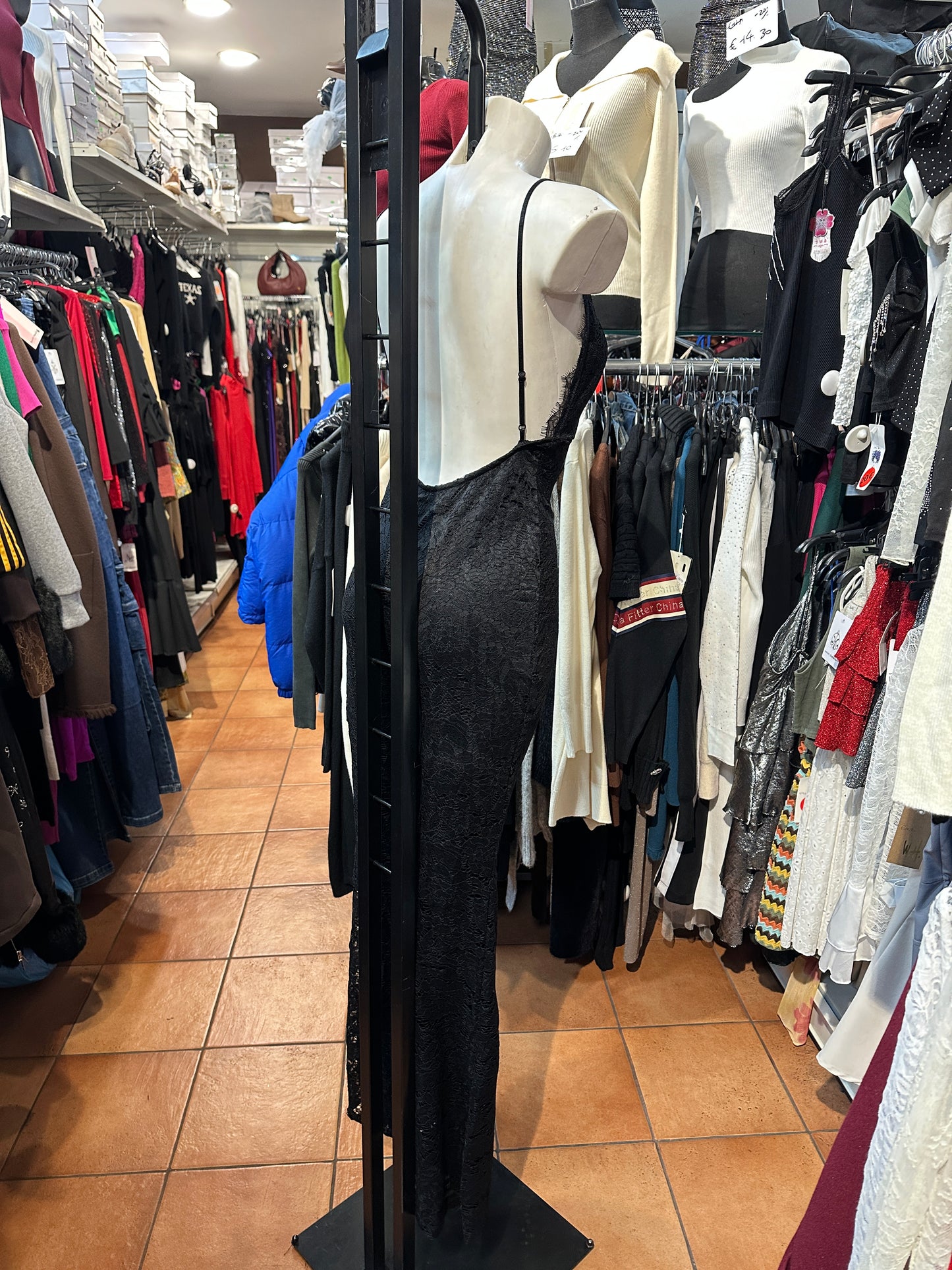 Tuta Intera in Pizzo Floral – Sensualità Notturna