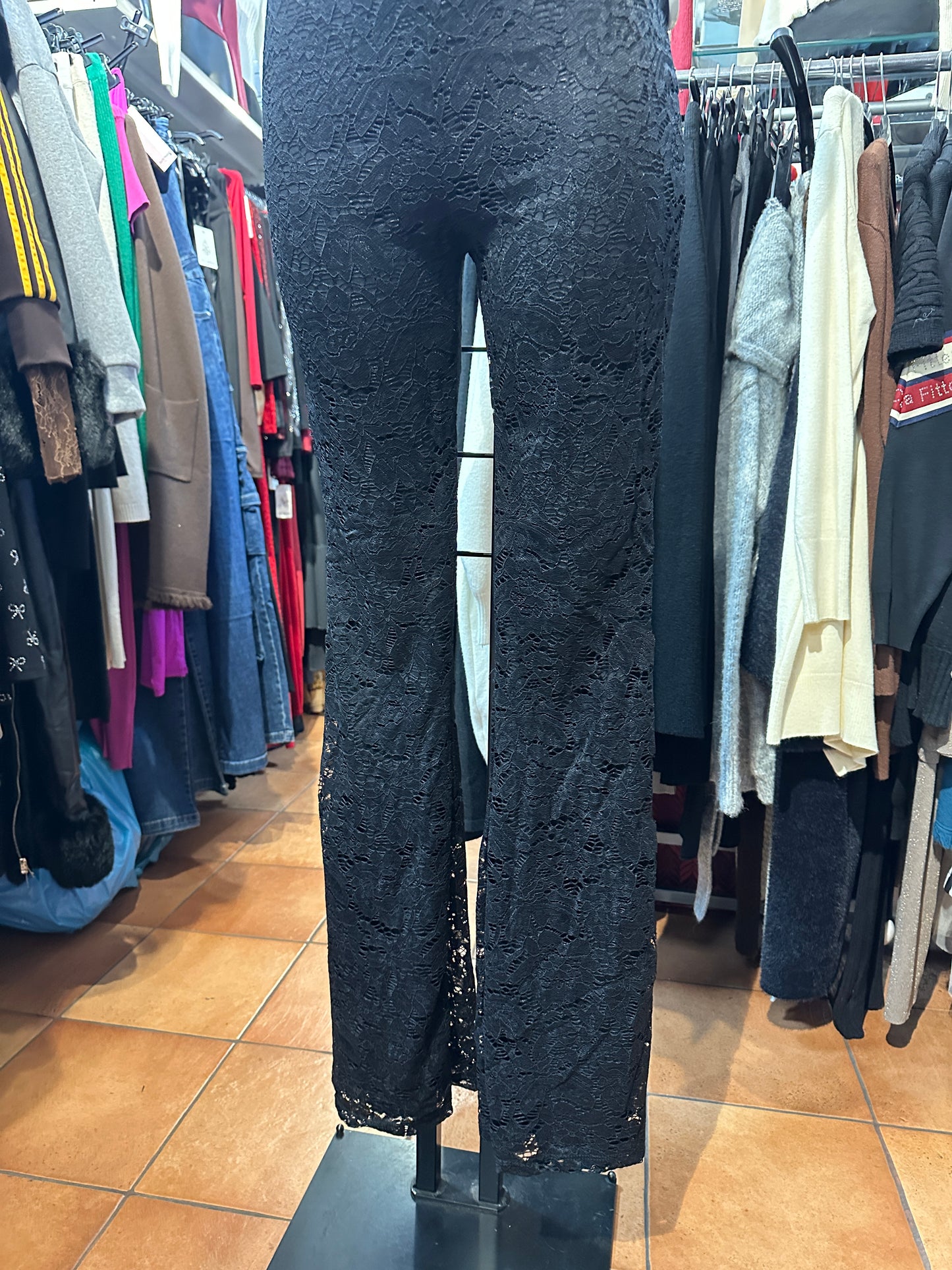 Tuta Intera in Pizzo Floral – Sensualità Notturna