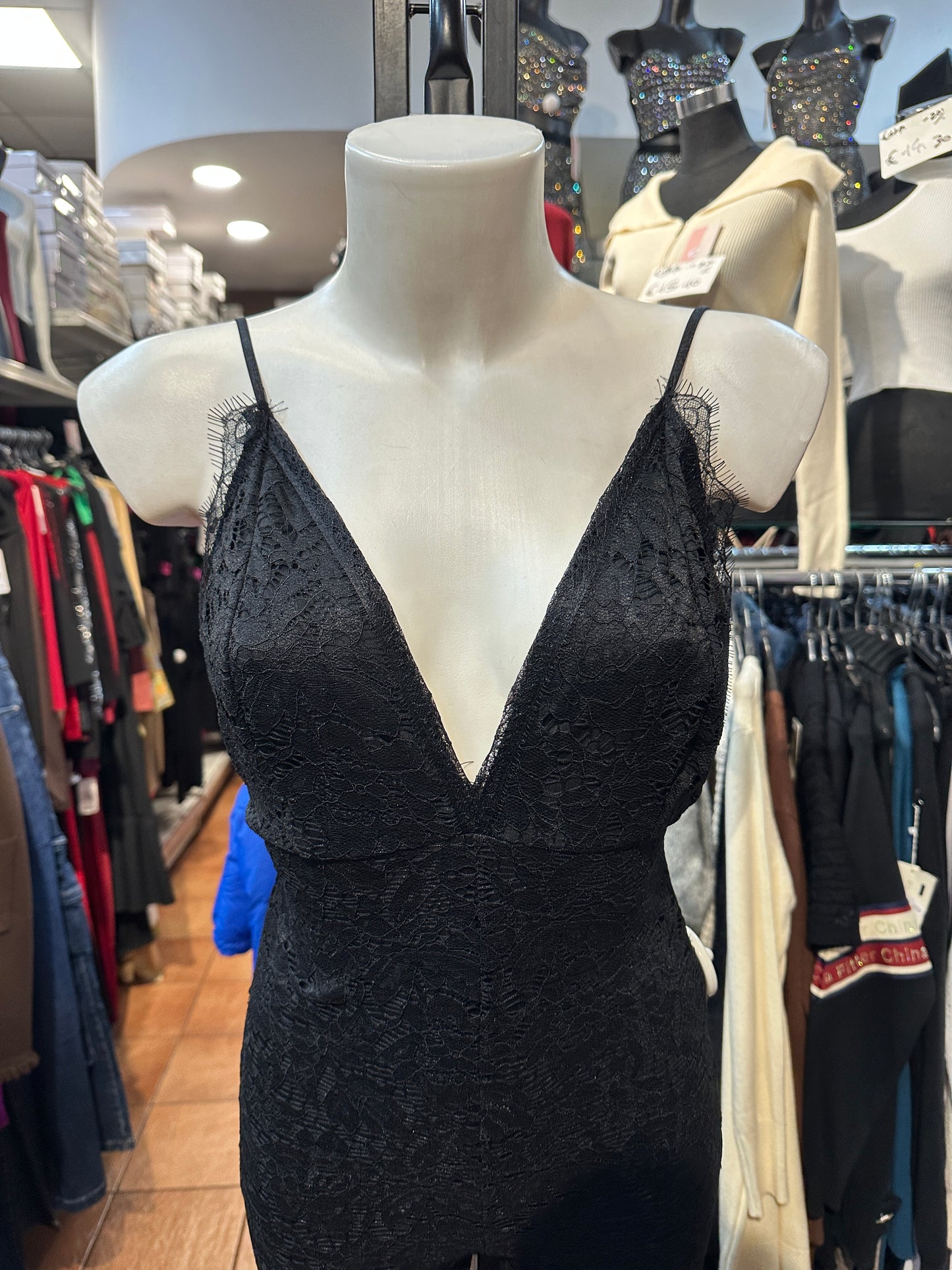 Tuta Intera in Pizzo Floral – Sensualità Notturna