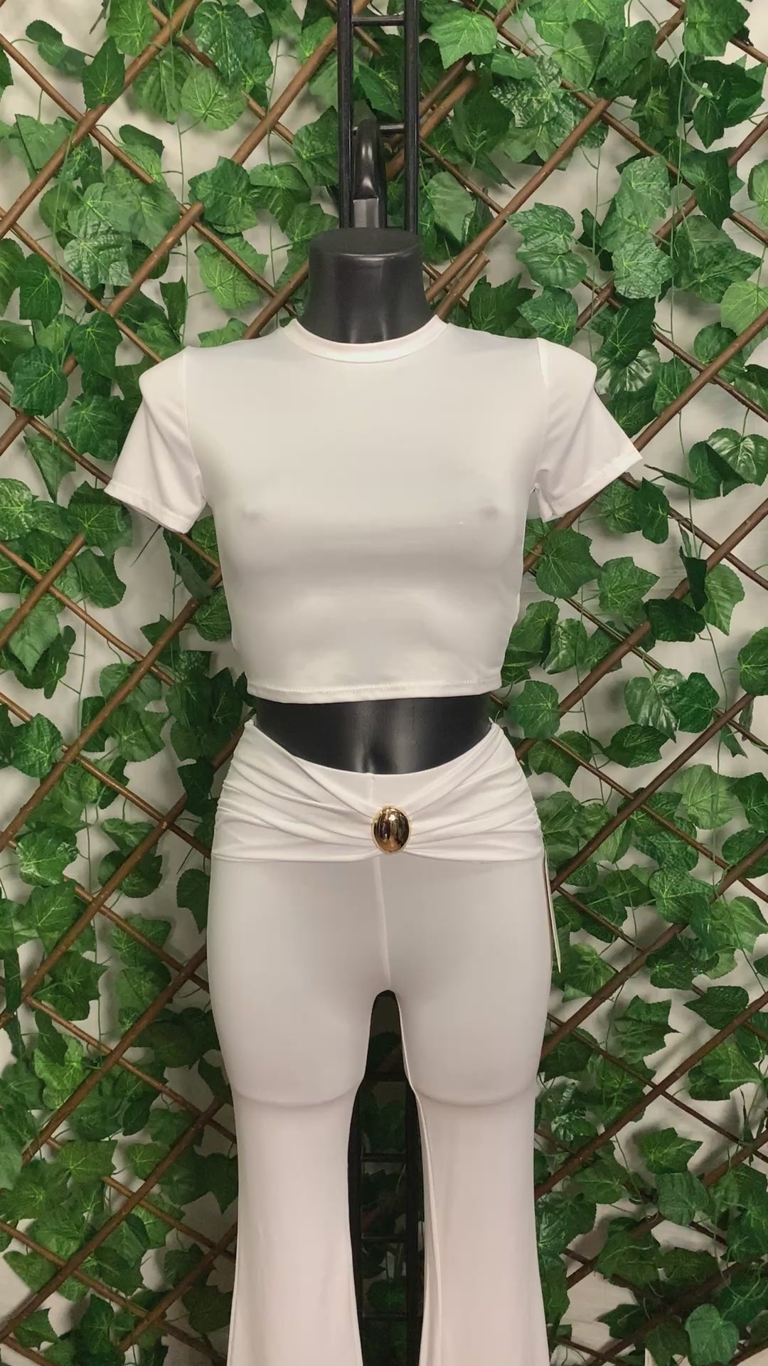 Completo Crop Top e pantalone a zampa con dettaglio dorato