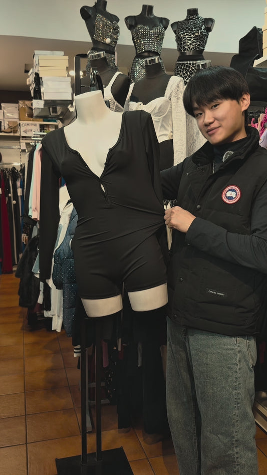 Tutina Bodycon "Midnight Edge" – Scollo Regolabile con Bottoni & Manica Lunga