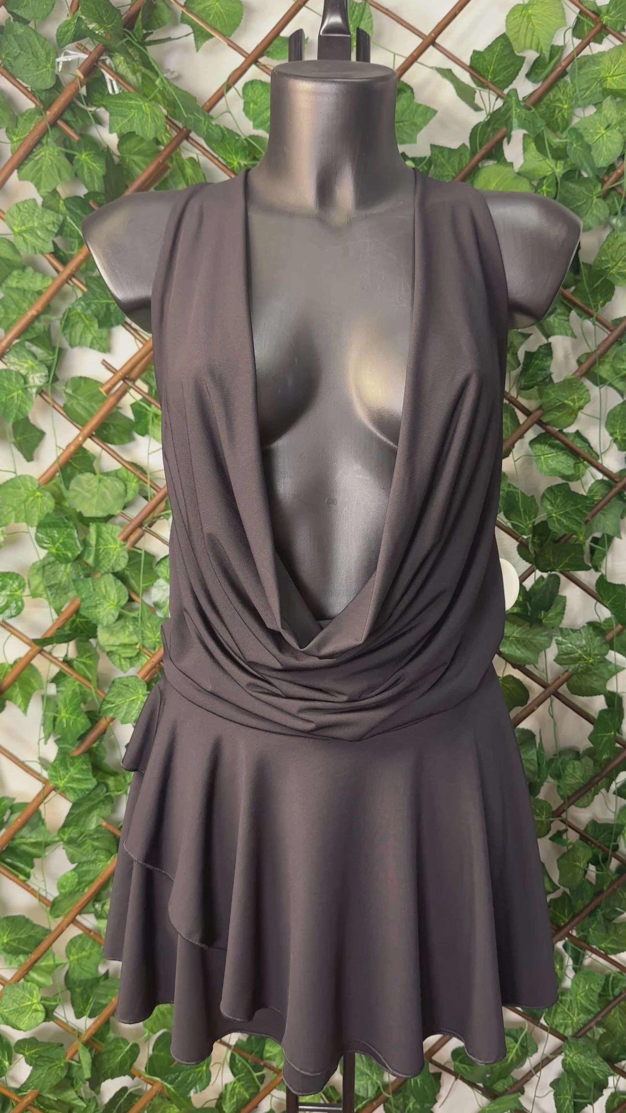 Vestito Scollatura Cascata – Effetto Drappeggio e Gonna Svasata | Taglia Unica