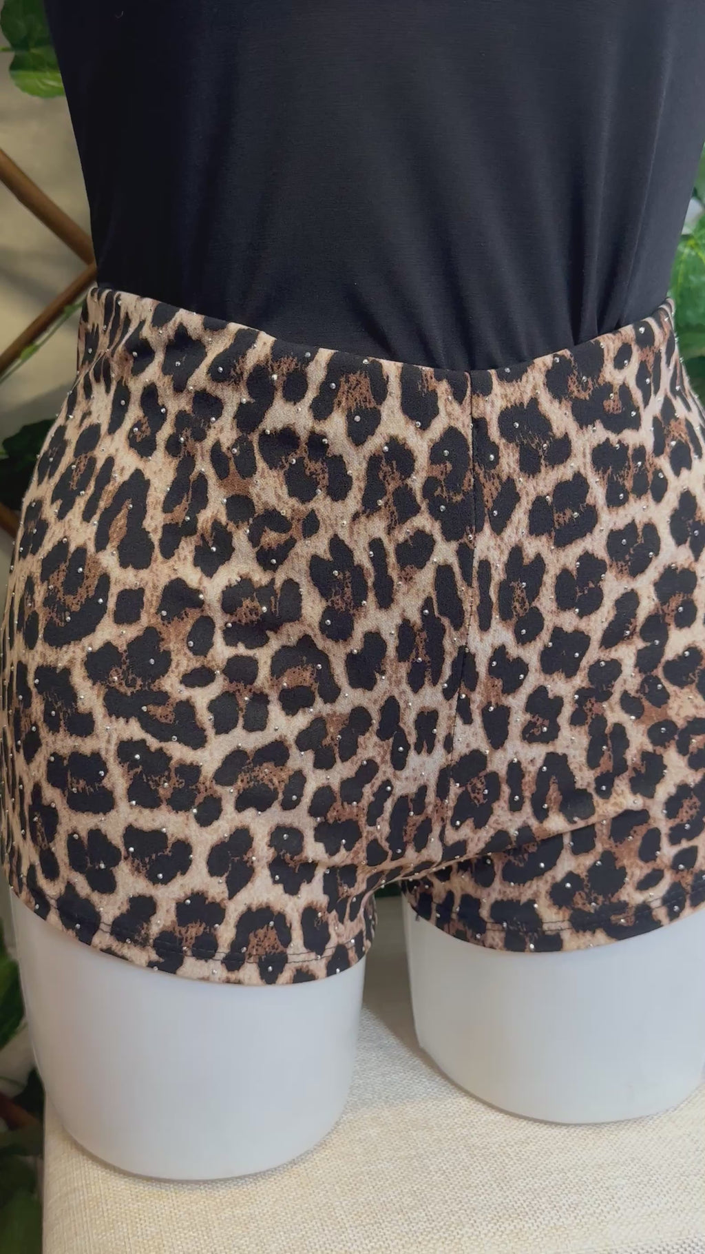 Pantaloncino Leopardato con Strass – Vita Alta Elasticizzata | Effetto WOW