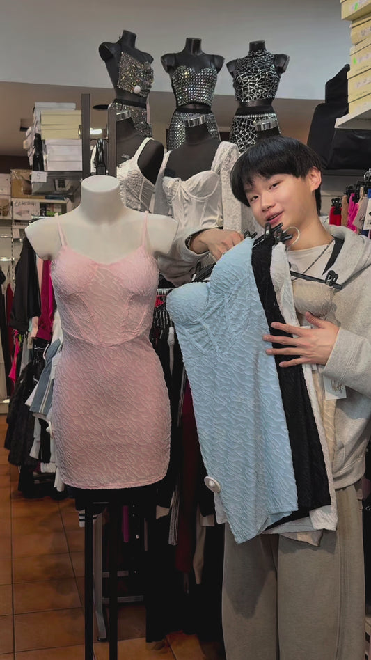 Mini Dress "Texture Chic" – Tessuto Lavorato con Coppe & Spalline Regolabili